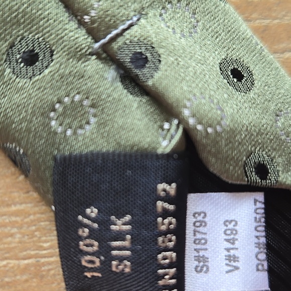 Steve & Barry's Silk Green Patterned Necktie - Picture 8 of 8